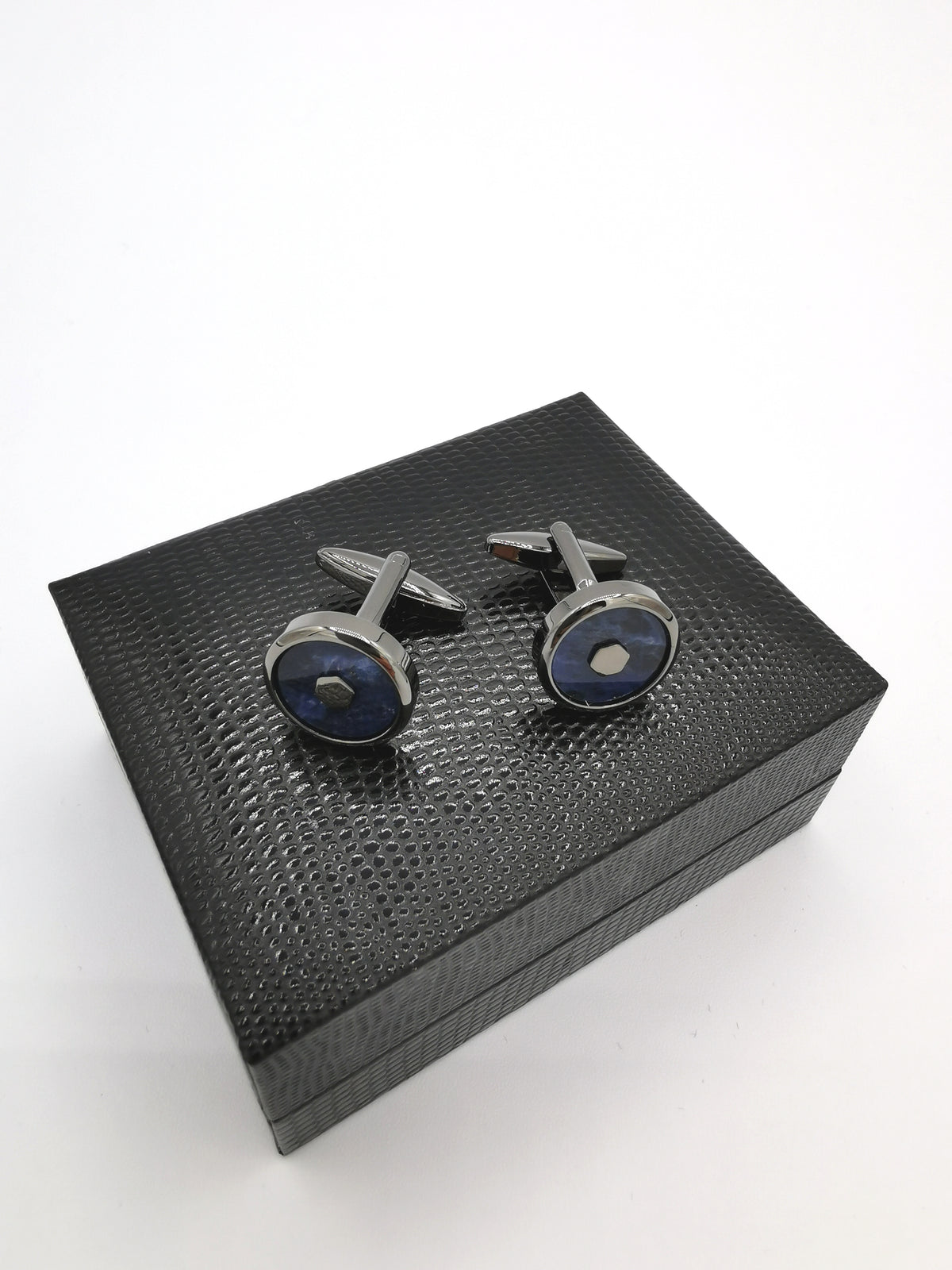 &lt;p id=&quot;isPasted&quot;&gt;HEXY MIDDLE CUFFLINKS&lt;/p&gt;