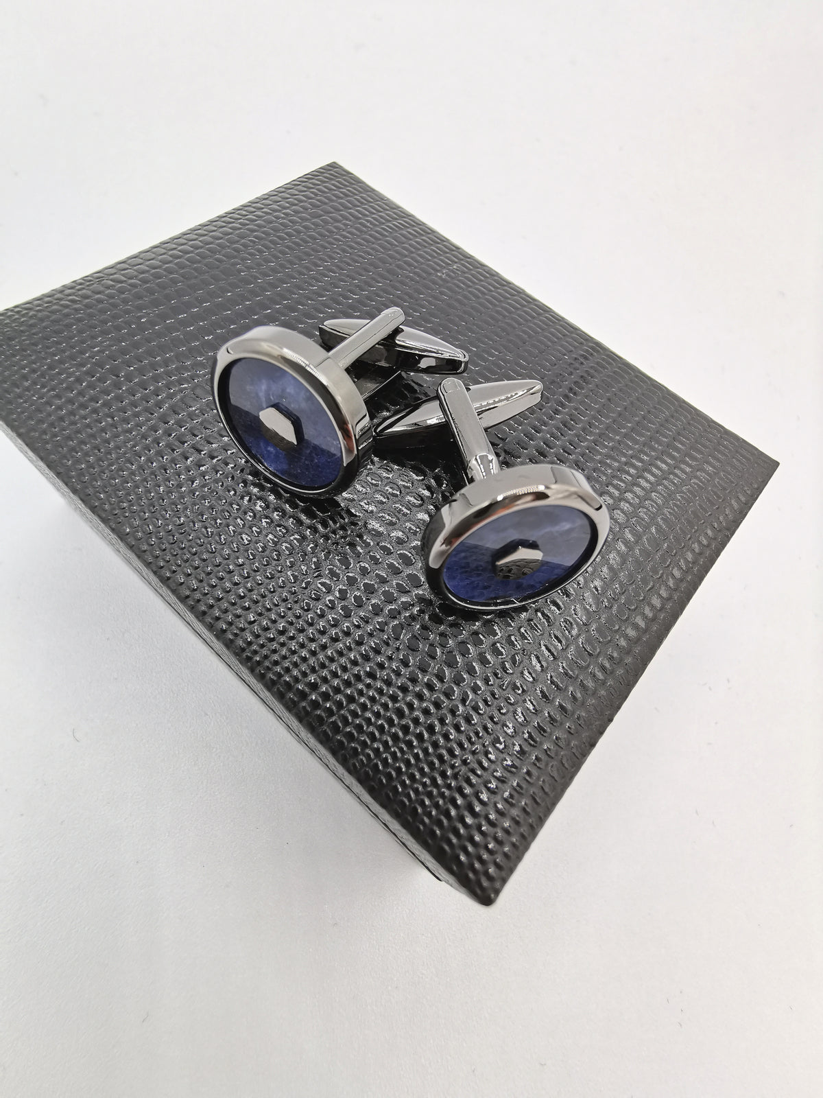 &lt;p id=&quot;isPasted&quot;&gt;HEXY MIDDLE CUFFLINKS&lt;/p&gt;