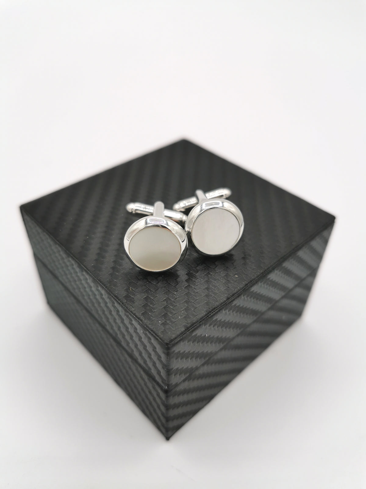 &lt;p id=&quot;isPasted&quot;&gt;CUFFLINKS WITH MOTHER-OF-PEARL INSERT&lt;/p&gt;