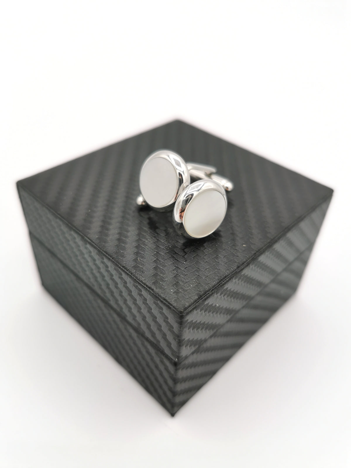 &lt;p id=&quot;isPasted&quot;&gt;CUFFLINKS WITH MOTHER-OF-PEARL INSERT&lt;/p&gt;