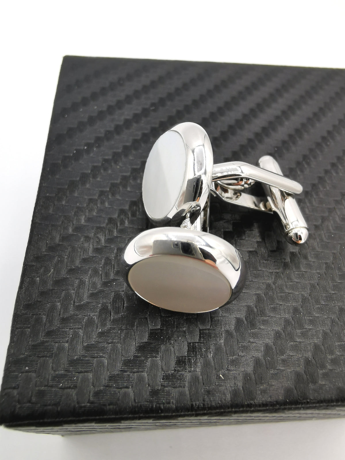 &lt;p id=&quot;isPasted&quot;&gt;CUFFLINKS WITH MOTHER-OF-PEARL INSERT&lt;/p&gt;