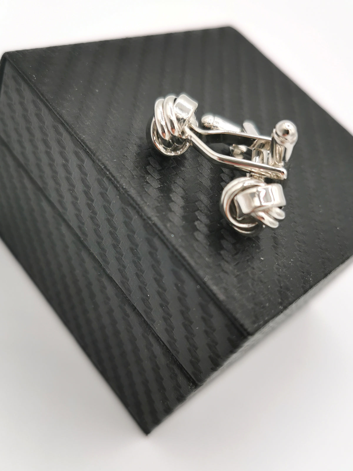 SILVER KNOT CUFFLINKS