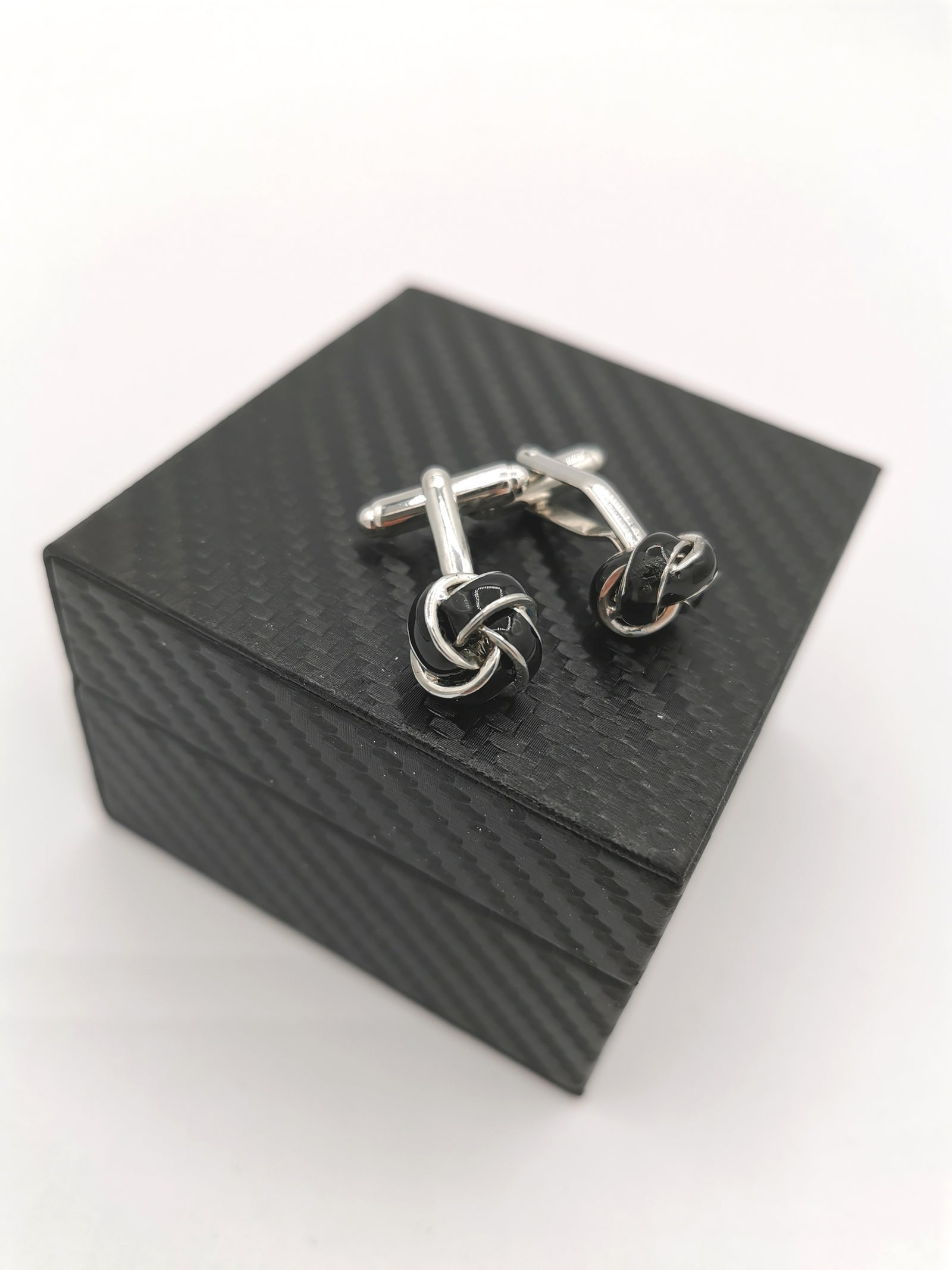 BLACK RESIN KNOT CUFFLINKS
