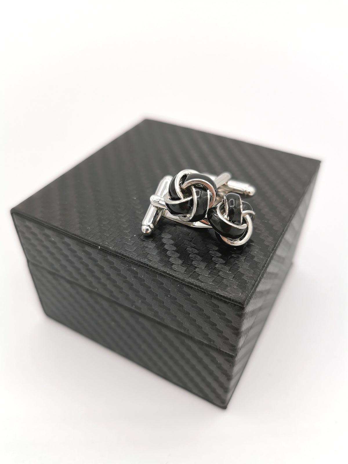 BLACK RESIN KNOT CUFFLINKS