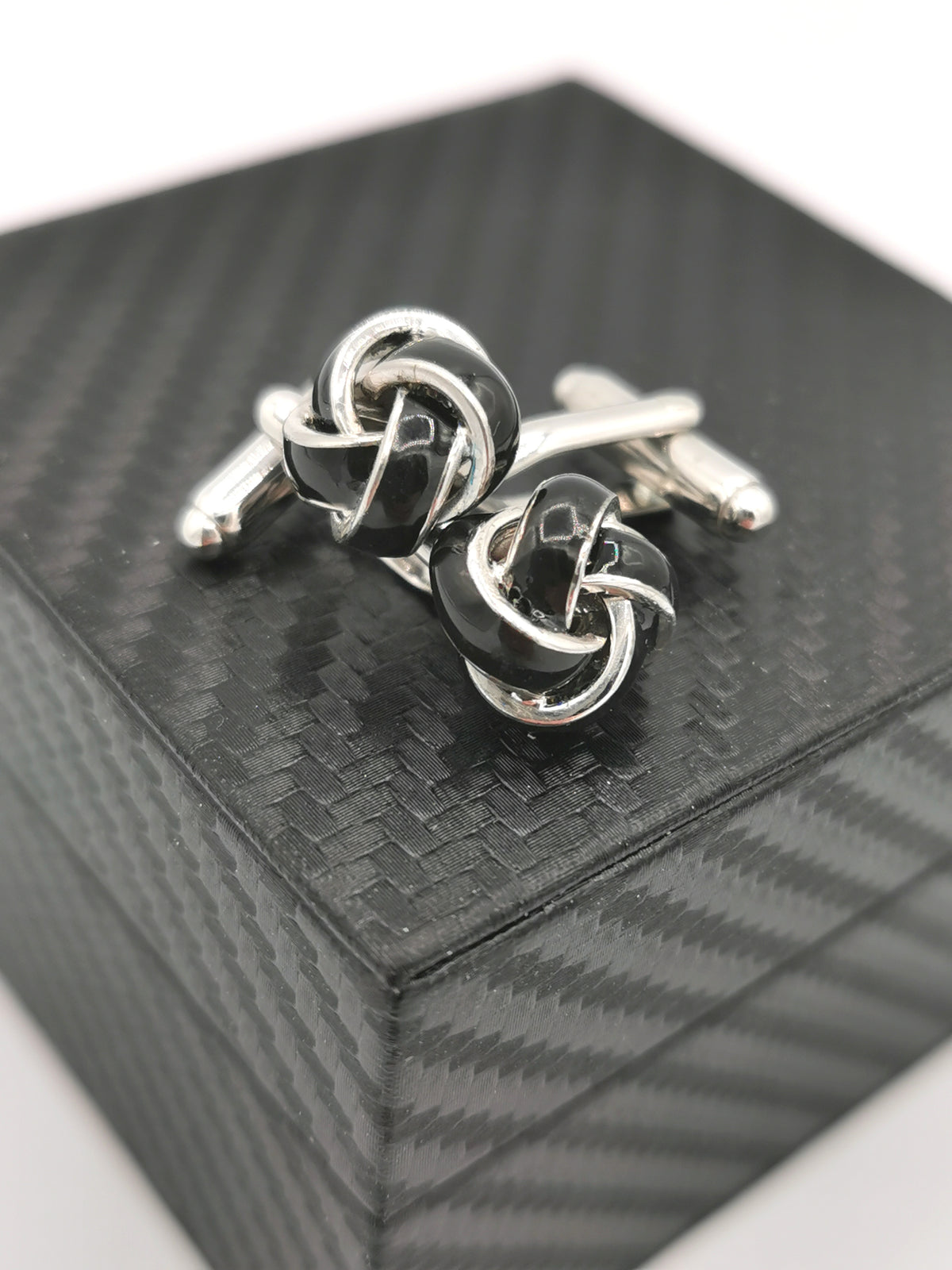 BLACK RESIN KNOT CUFFLINKS
