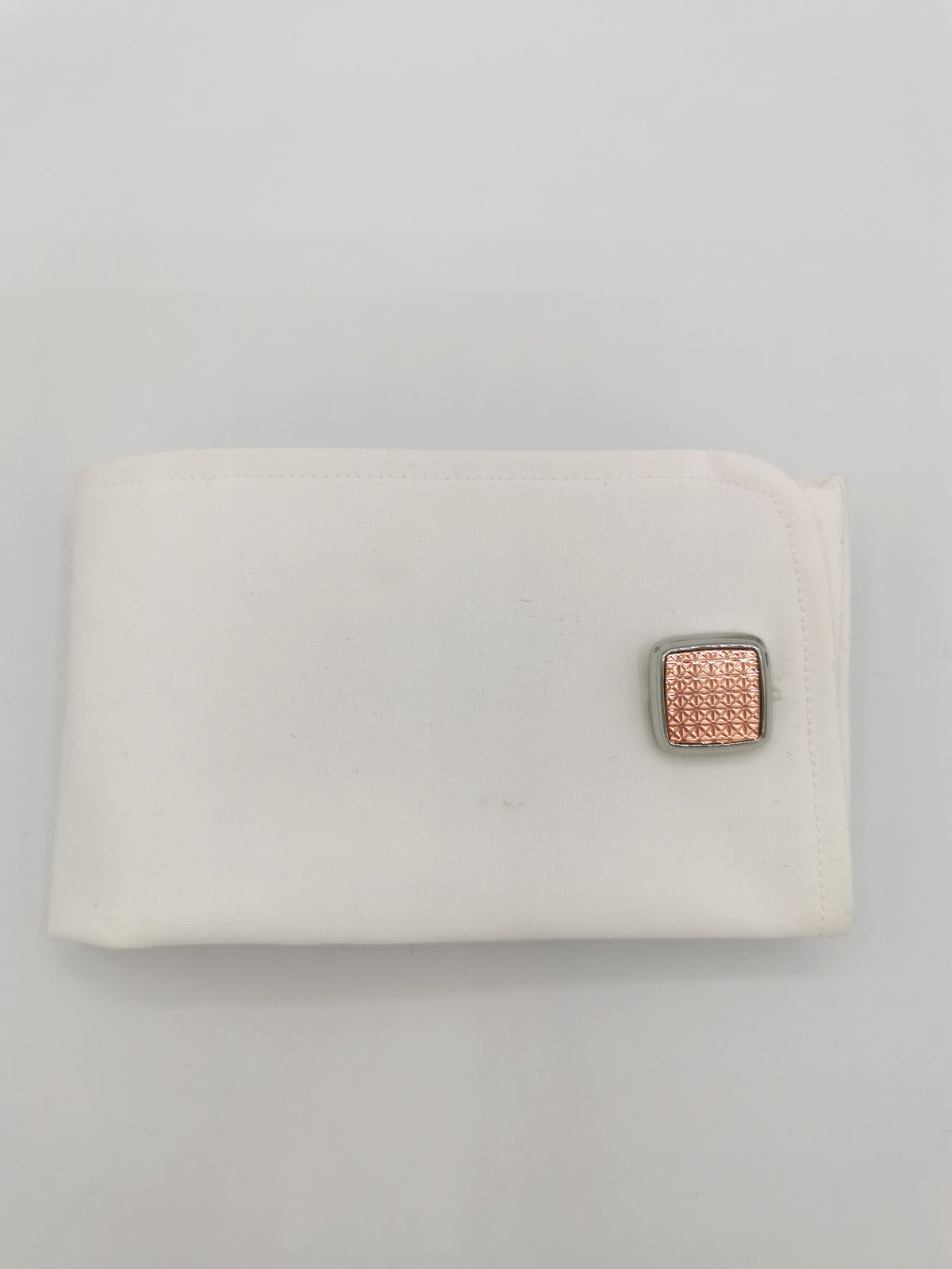&lt;p&gt;&lt;p&gt;Cufflinks in square shape&lt;/p&gt;&lt;/p&gt;