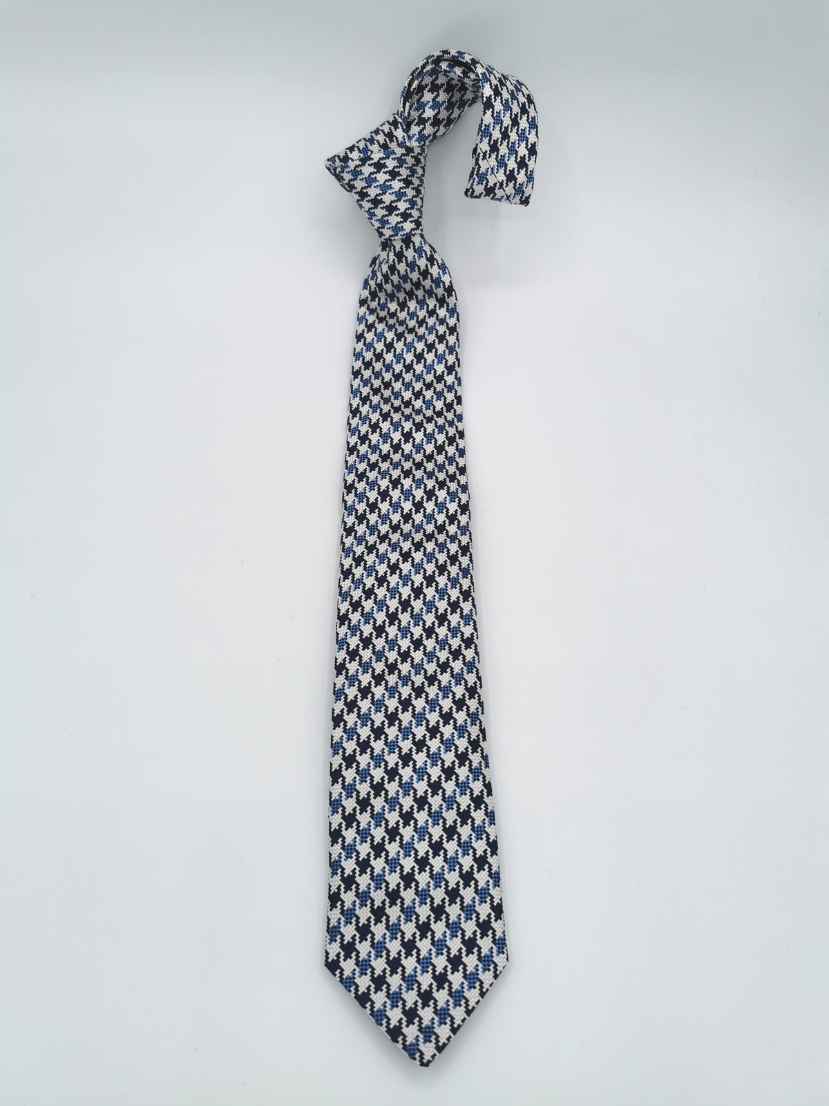 Ferala silk tie with blue and white houndstooth pattern